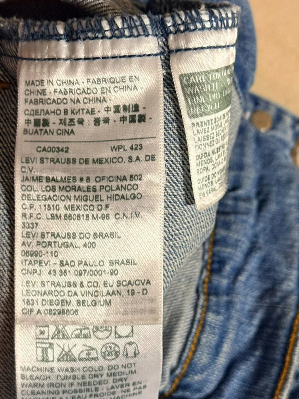 Levi’s Womens XL Embroidered Floral Denim Trucker Jacket Blue Jean Boho